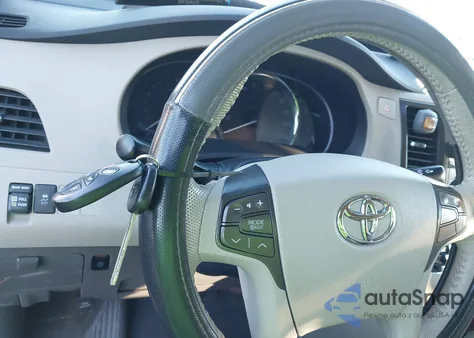 2011 Toyota Sienna Xle V6 z USA, uszkodzony, nr VIN 5TDYK3DC5BS038682